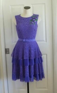Tadashi Shoji Glyzinie abgestuft Spitze & Netz Rosetten Passform Full Cocktailkleid 8 Neu mit Etikett - Bild 1 von 22