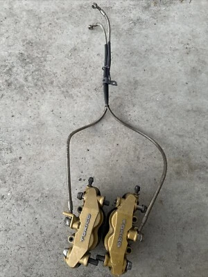 04-05 Suzuki GSXR 750 GSXR750 2005 pinza de freno delantera izquierda derecha manguera pastilla Foto 1 de 4