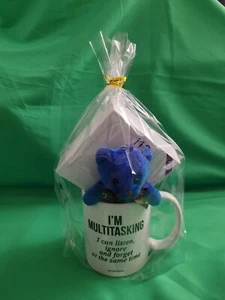 Im Multitarea Sarcástica Taza Set de Regalo Auriculares Inalámbricos Oso de Peluche Llavero - Imagen 1 de 7