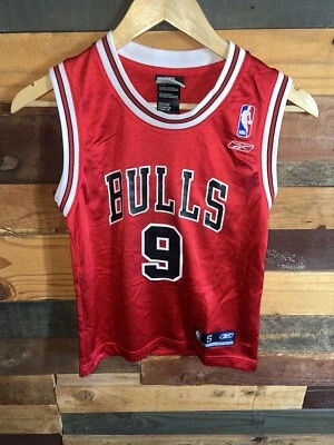 VINTAGE BOYS Luol Deng Chicago Bulls NBA BASKETBALL Red  Color JERSEY SIZE Small - Image 1 of 4