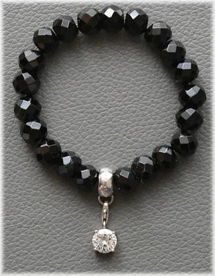 Thomas Sabo Flex-Armband mit schwarzen Edelsteinen und einem Anhänger Gebraucht - Bild 1 von 4
