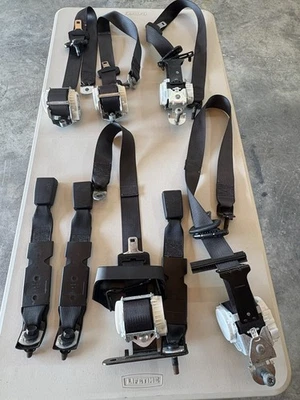 Комплект передних и задних ремней безопасности 2021 Ram 5500 - Изображение 1 из 4