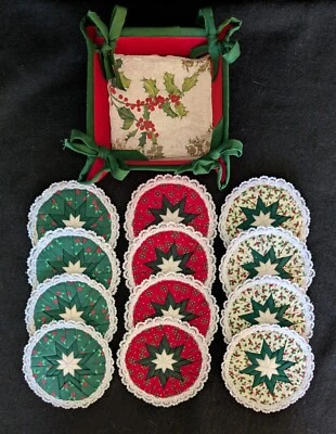 12 Posavasos de Navidad de tela de encaje retazos con patrón de estrella plegados acolchados hechos a mano Foto 1 de 4
