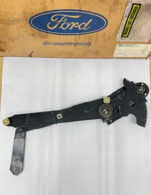 Nuevo de Lote Antiguo Ford D5DZ-6223200-A Regulador de Ventana Manual - 1975-1980 Granada/Monarch Foto 1 de 4