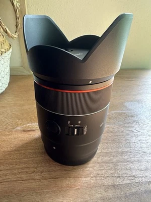 Lente gran angular compacta de fotograma completo Samyang 24 mm F1.8 enfoque automático para montaje Sony E Foto 1 de 4