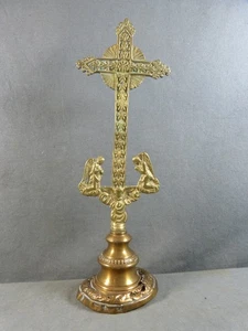 Crucifix en bronze et laiton doré avec deux anges qui prient au pied de la croix - Picture 1 of 11