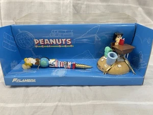Juego de bolígrafos de escritorio Peanuts Snoopy Marcie & Charlie Brown Flambro sin usar, en caja ~ 1997 - Imagen 1 de 5