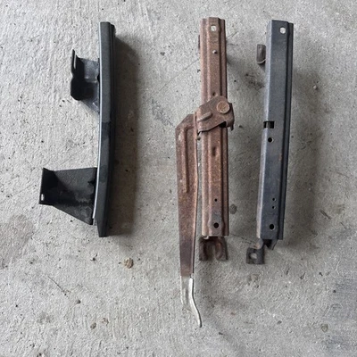 1962 1963 1964 1965 Chevrolet Corvair? Nova?  Trilhos de assento tipo caçamba (3) GM OEM - Imagem 1 de 3