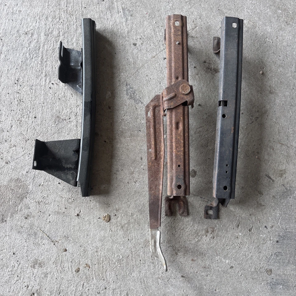 Chevrolet Corvair 1962 1963 1964 1965? Nova?  Pistas de asiento de canastilla (3) GM OEM Foto 1 de 3