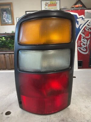 Tail Light Assembly CHEVY TAHOE Left 04 05 06 LH REAR LAMP SUBURAN YUKON - Image 1 of 2