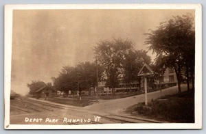 Railroad Depot & Park Richmond Vermont VT um 1910 Echtfoto RPPC - Bild 1 von 2