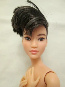 Nude Barbie Signature Looks #3 Doll Petite Made to Move Body Rooted Flocked Hair - Bild 1 von 9