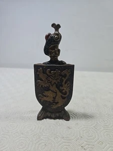 ANTIQUE SCOTTISH SOLDIER CAST IRON METAL OLD RD NUMBER BACK SHIELD BOTTLE OPENER - Picture 1 of 1