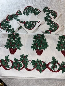 Vintage Tischdecke Urlaub Stechpalme Beere Weihnachtsbäume/Girlanden 107x62 +8 Servietten - Bild 1 von 11