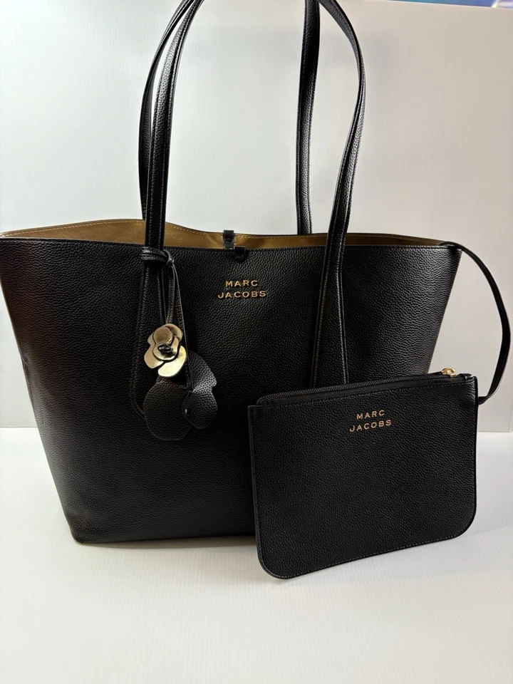  Bolso de Mano Marc Jacobs Deco - Cuero Negro con Dije Dorado y Bolsa Foto 1 de 4