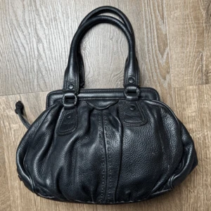 Cole Haan | Bolso de mano de cuero negro - Imagen 1 de 7