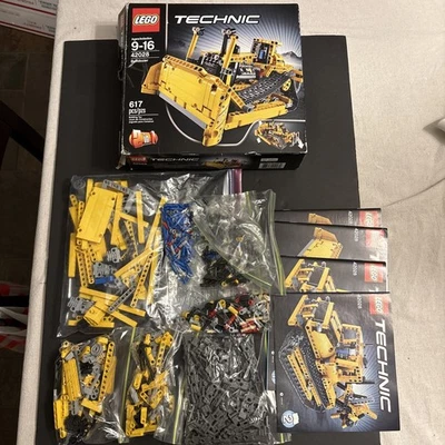 Lego Technique Bulldozer 42028 Complete W/ box - Image 1 of 4