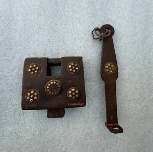 Antique Lock, Old Vintage Brass Handmade Work Iron lock with Huge 1 Strip Key, - Picture 1 of 10