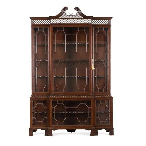Baker Furniture Chinese Chippendale Carved Mahogany China Cabinet Breakfront Cover