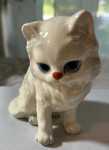 Beautiful Vintage Porcelain White Persian Cat Figurine Japan Blue Eyes 4.25” - Picture 1 of 12