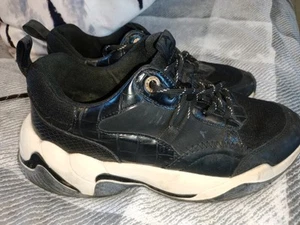 Kurt Geiger Ladies Trainers Size 6 Black Mesh Leatherette Upper Chunky Soles - Picture 1 of 9