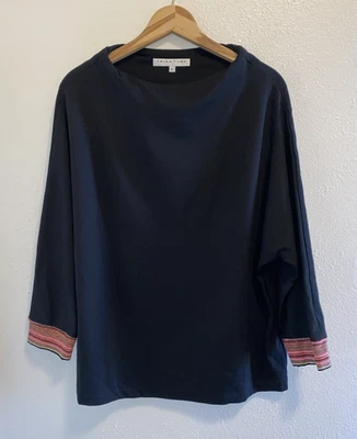 Top Trina Turk cuello barco puños a rayas metálicas negro manga larga talla grande Foto 1 de 4