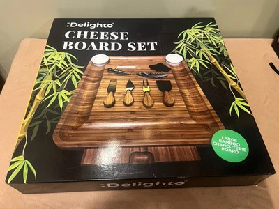 Juego de regalo de tabla de queso charcutería de bambú con bandeja de pizarra, 4 cuchillos, 2 cuencos de inmersión Foto 1 de 4