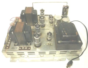ROWE RI / TI1 / TI2 / MM4 / MM5 / MM6: AMPLIFICADOR ESTÉREO EN FUNCIONAMIENTO R-4359A unidad 15 - Imagen 1 de 4