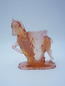 L.E.Smith Pink Opalescent Glass HORSE Figurine Cherished Glass Wares Marked CGW - Picture 1 of 8