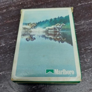 Carte da gioco marca Marlboro con scatola vintage - Foto 1 di 9