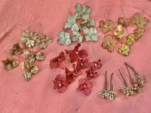 Lotto di 33 piccoli fiori vintage in seta e fiori glitterati - Foto 1 di 6