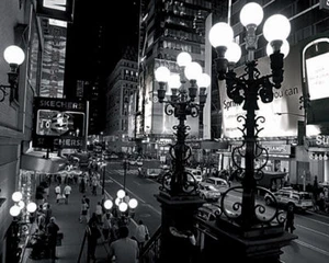 Poster 42nd Street at Night Michel Setboun paesaggio urbano stampa arte 19,75x15,75 - Foto 1 di 1