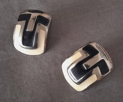 Extravagante Ohrclips - Polliert mit schwarz/weißer Emaillefarbe - 50-70er Jahre - Bild 1 von 4