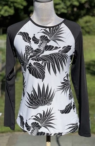 Carve Designs RashGuard Women's Sz M Crewneck Black White Floral Beach Surf SPF - Picture 1 of 9