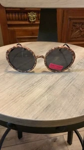 Betsey Johnson Sunglasses - Picture 1 of 3
