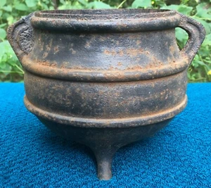 antique CAST IRON bean POT cauldron with 3 legs 5.25” tall 2 Handles 5.875” body - Picture 1 of 12