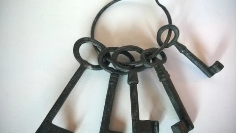 Set of 5 Wrought Iron Skeleton Keys - Decor Only Cover