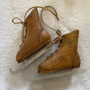 SCF cannon falls vintage wooden ice skates unique hanging ornament Xmas - Picture 1 of 11