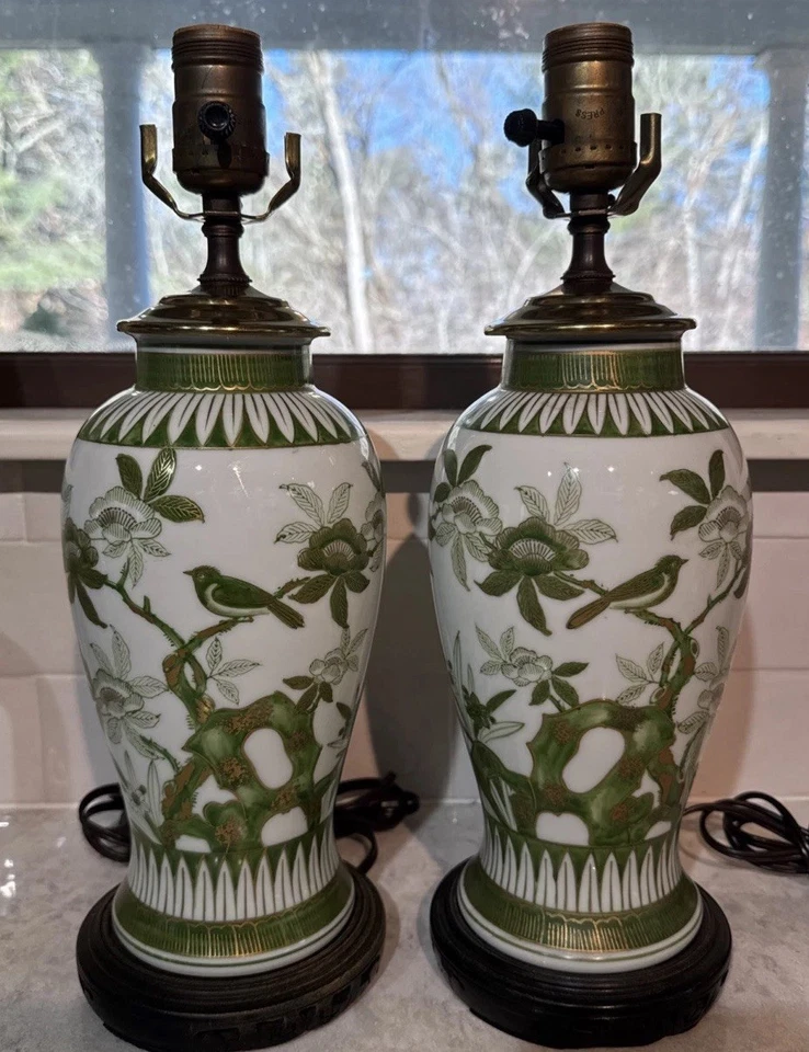 Hermoso par de lámparas de mesa Chippendale jarrón de porcelana japonés vintage a juego Foto 1 de 4