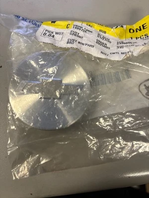 BRAND NEW OEM Chevrolet Camaro Center Hub Cap 92202223 22775905 2.25" Foto 1 de 4