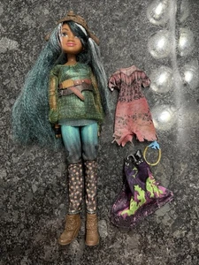 Disney Descendants Uma Under the Sea Fashion Doll con cappello e abiti extra - Foto 1 di 5