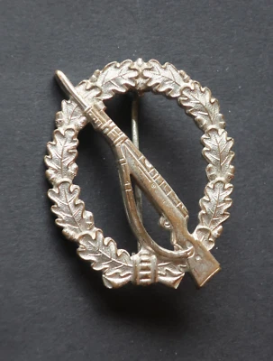 Original frühes Infanterie-Sturmabzeichen in Silber Modell 1957 Hersteller S&L - Bild 1 von 4