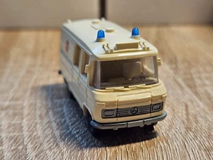 Wiking 1:87 Mercedes Benz Rettungswagen " Johanniter - Unfall - Hilfe " - Bild 1 von 5