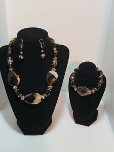 Gorgous jewelry set. Agate druzy, crystals & GF clasps & findings and bead caps.