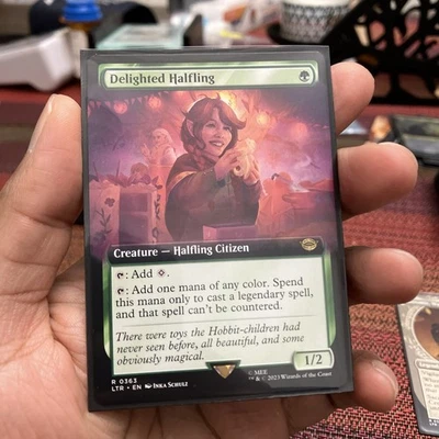Delighted Halfling (Extended Art) LOTR Regular - Image 1 of 3