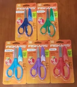 Tijeras Fiskars para niños de 5 pulgadas, hoja de borde de seguridad con funda nuevas en paquete multicolor - Imagen 1 de 6