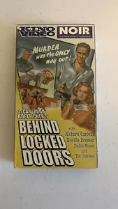 Behind Locked Doors (VHS 1948) Film Noir Classic. Kino Video. - Foto 1 di 4