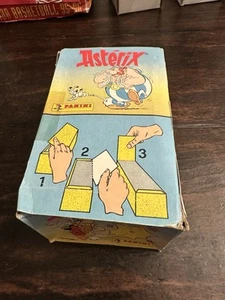 (1) BOX BOITE 100 PAKETE POCHETTES PANINI ASTERIX 1987 GOSCINNY SAMMLER - Bild 1 von 3