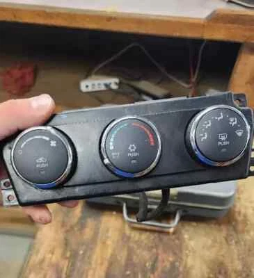 Dodge Ram 2500 3500 2010-2012 calefacción aire acondicionado control de temperatura sin descongelación Foto 1 de 2