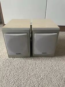 Hitachi Bookshelf Speakers 2-Way 2.0 Channel 8Ohm 30W Beige - Picture 1 of 6